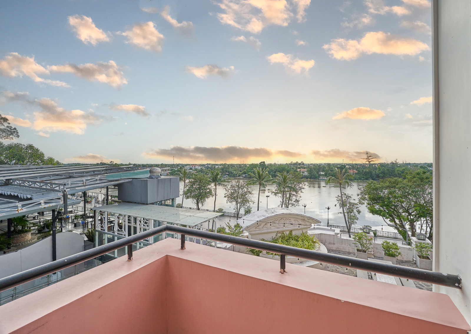 Bcons Hotel Binh Duong - Main