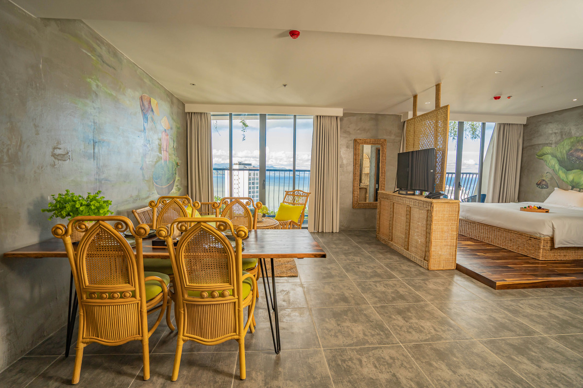 room detail thumbnail 2