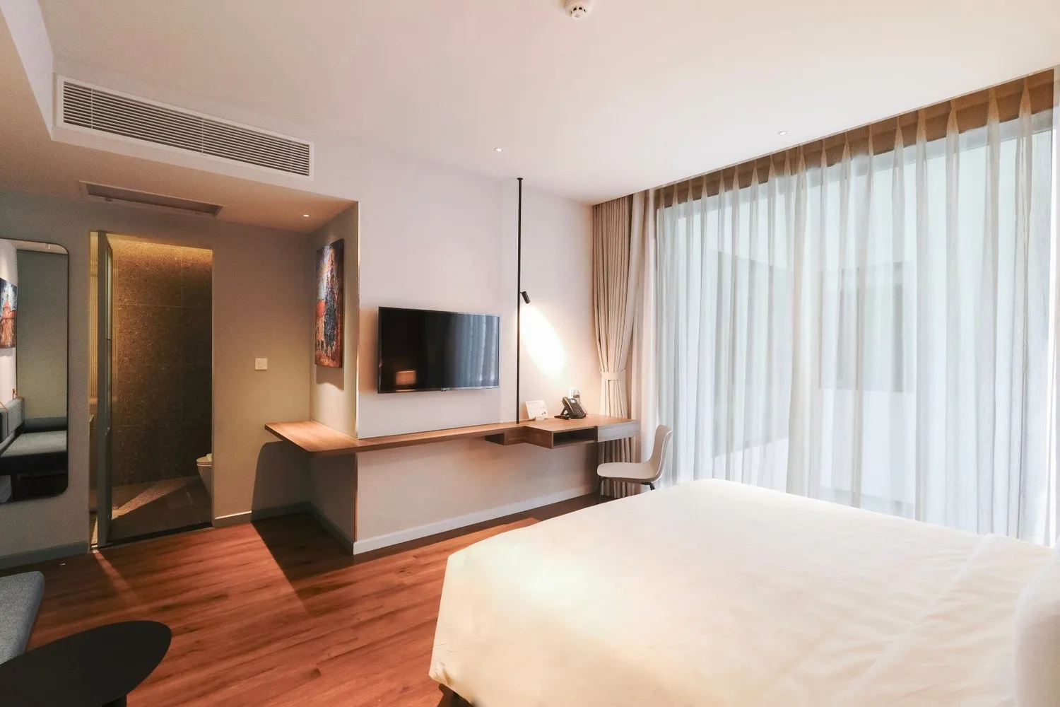 room detail thumbnail 1