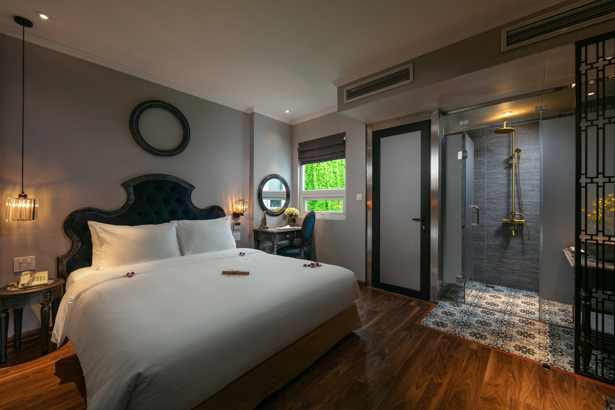 room detail thumbnail 2